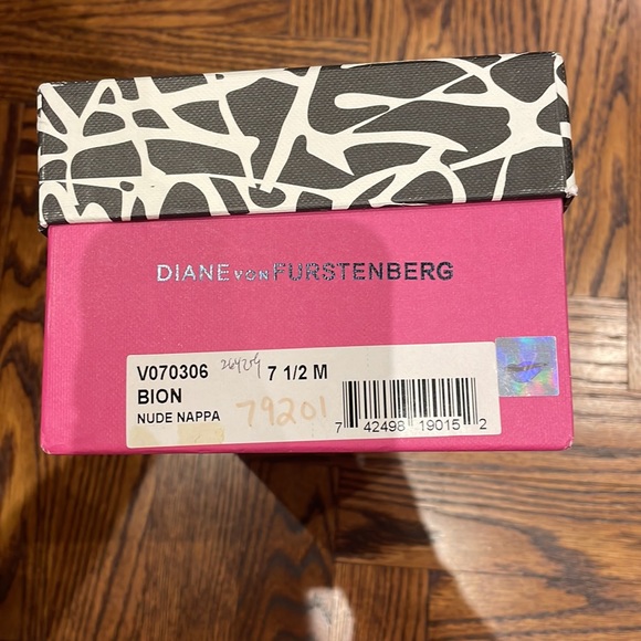 Diane Von Furstenberg Womens Leather Flat - Picture 7 of 7